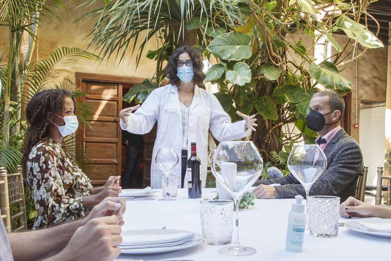 La doctora Eva Elisa Álvarez ofreciendo las recomendaciones/TA.